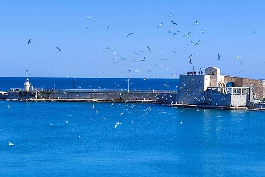 トラーニEmozioni Dal Portoアパートメント エクステリア 写真